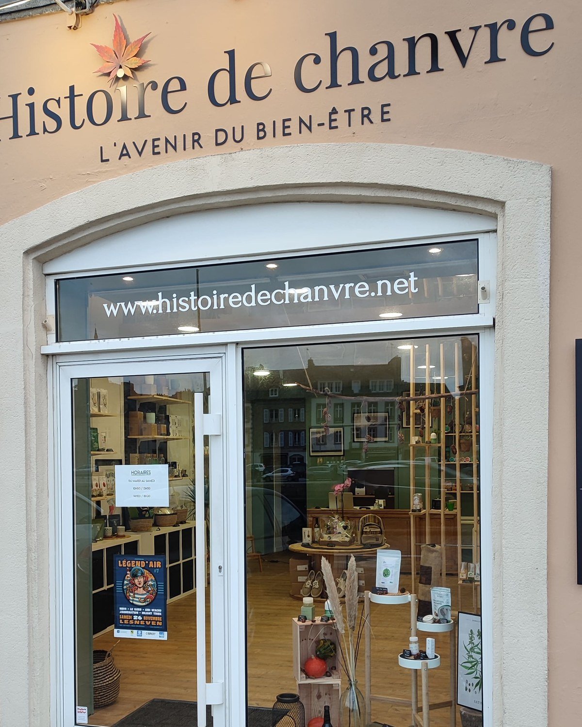 Devanture de la boutique Histoire de chanvre, 25 quai de Cornouaille, 29800 Landerneau